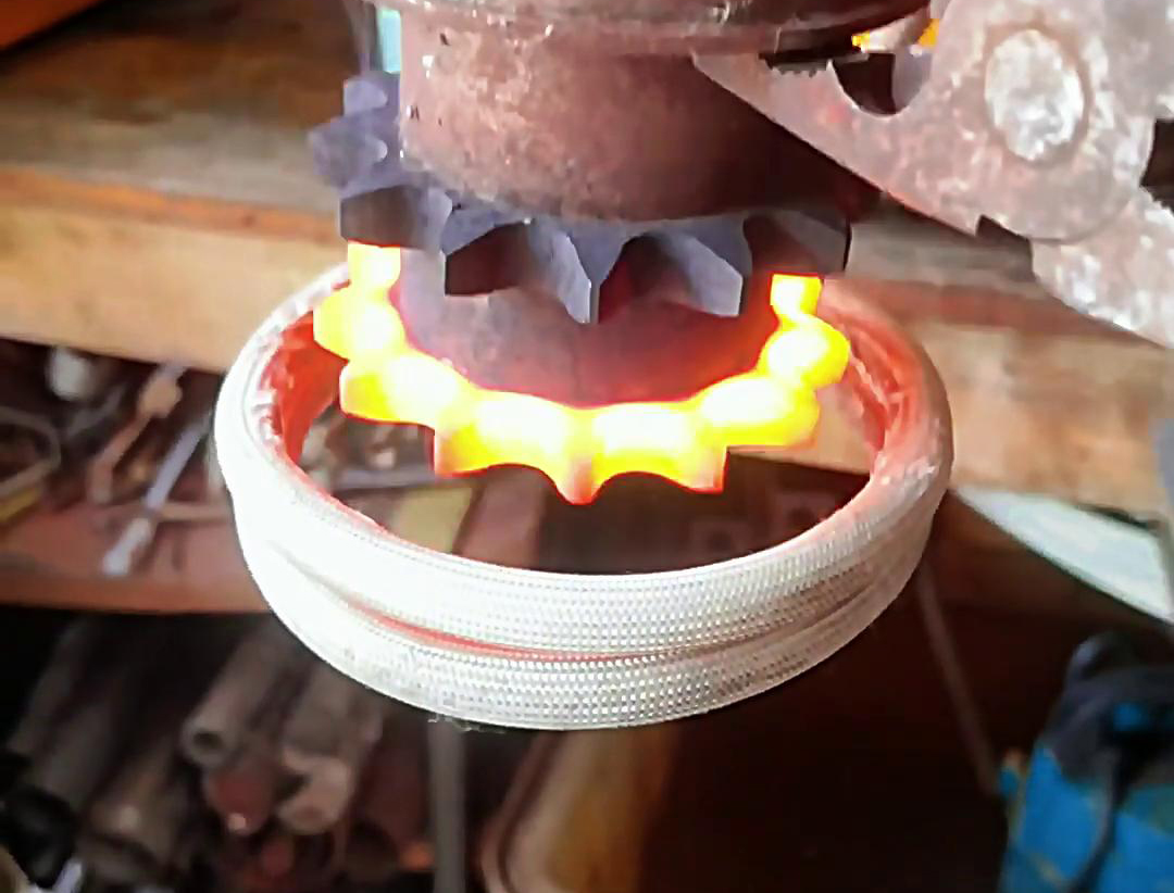 香蕉视频在线观看免费高频香蕉视频污版APP助力双排链轮淬火生产