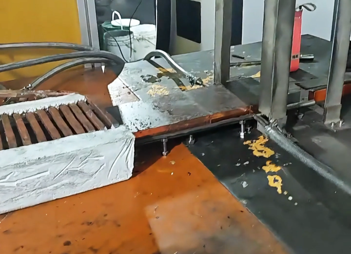 钢板毛坯锻造升级：中频香蕉视频啪啪啪加热炉替代传统火焰炉