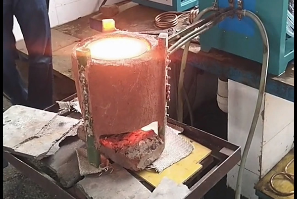 如何操作电加热炉？